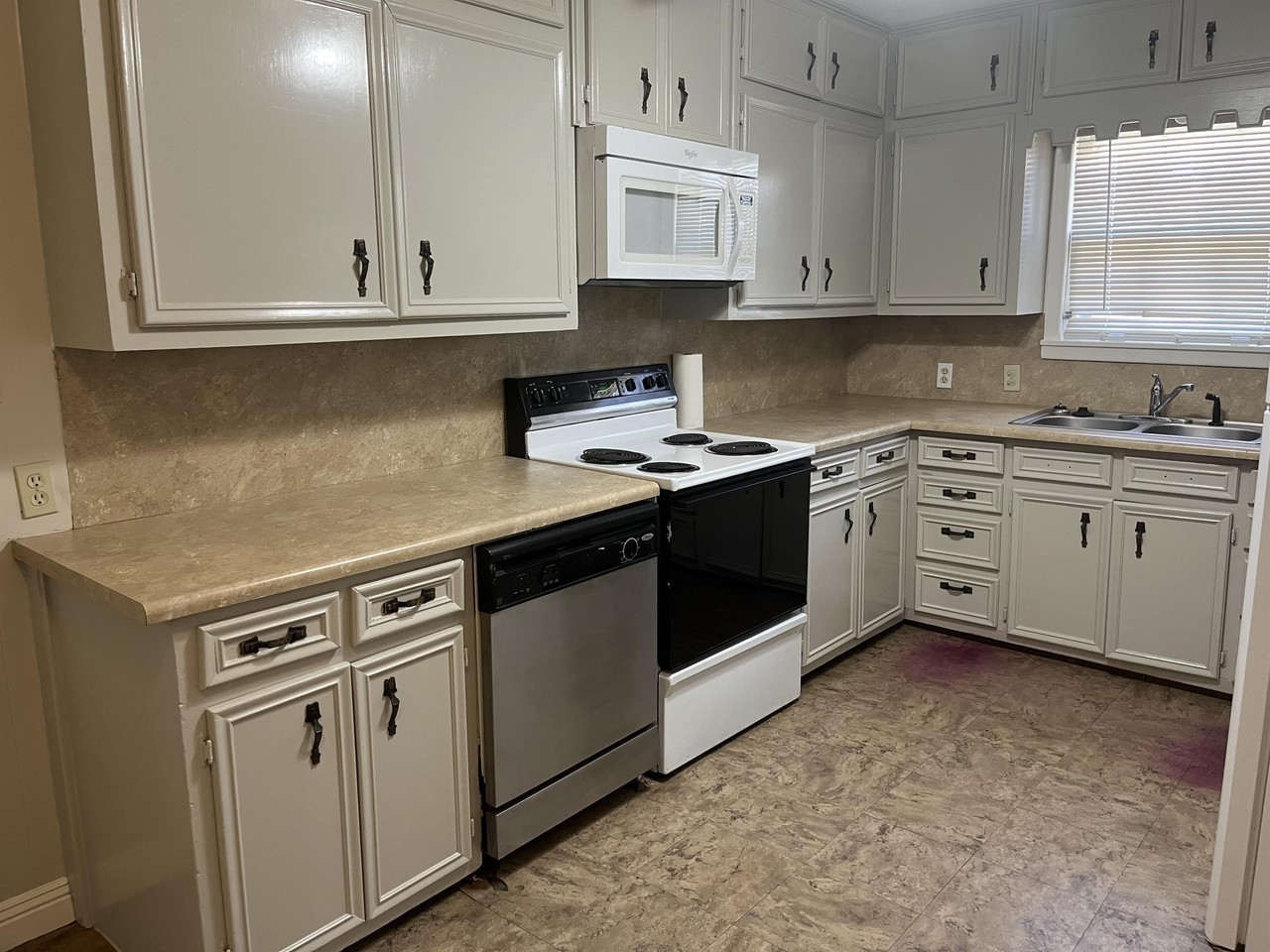2423 32nd St #1 - Photo 5 of 41