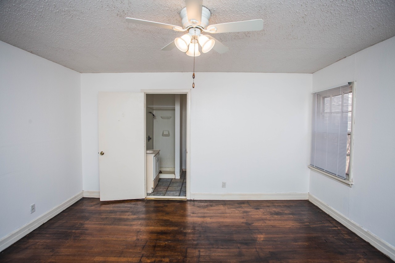 2424 29th St #1 - Photo 7 of 33