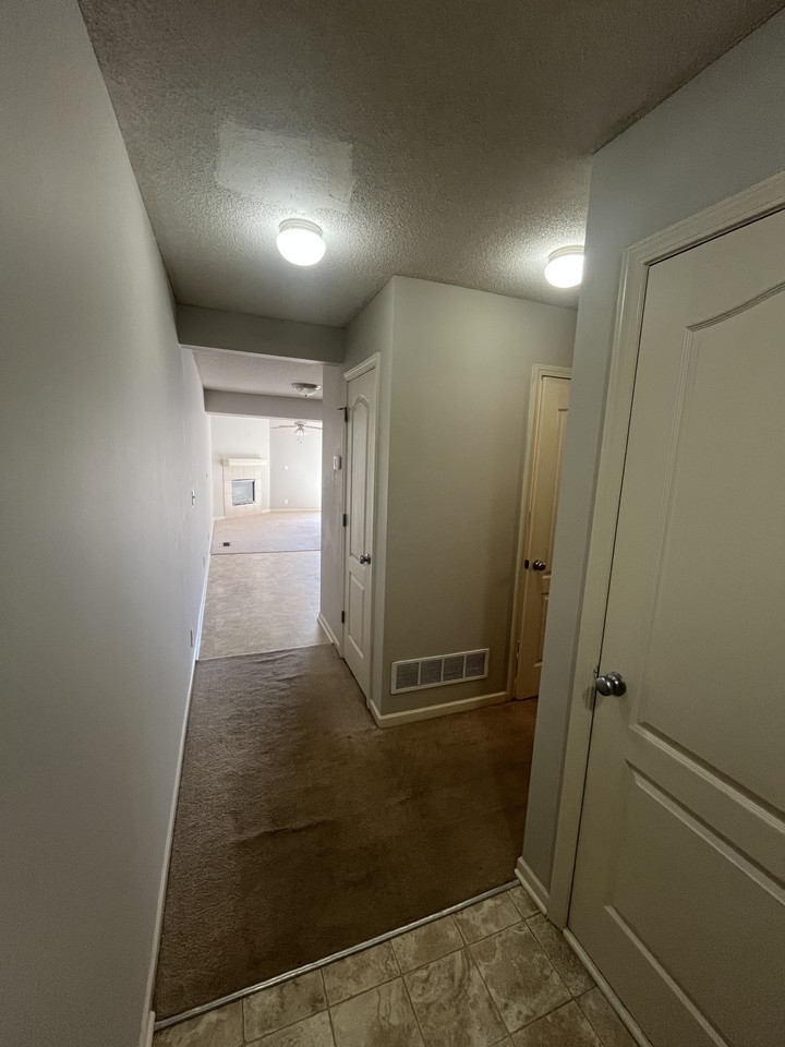 425 Hawthorne Blvd #4 - Photo 2 of 18