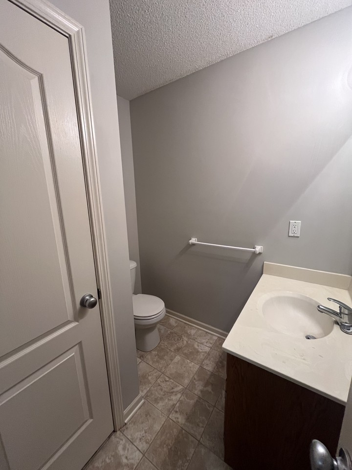 425 Hawthorne Blvd #4 - Photo 3 of 18
