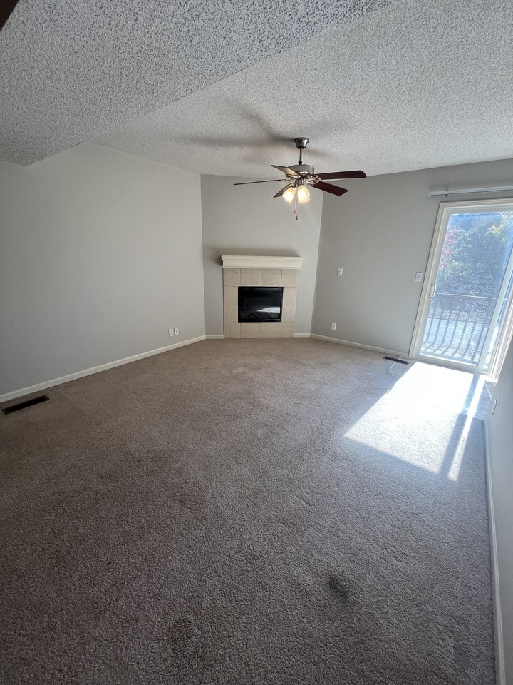 425 Hawthorne Blvd #4 - Photo 5 of 18