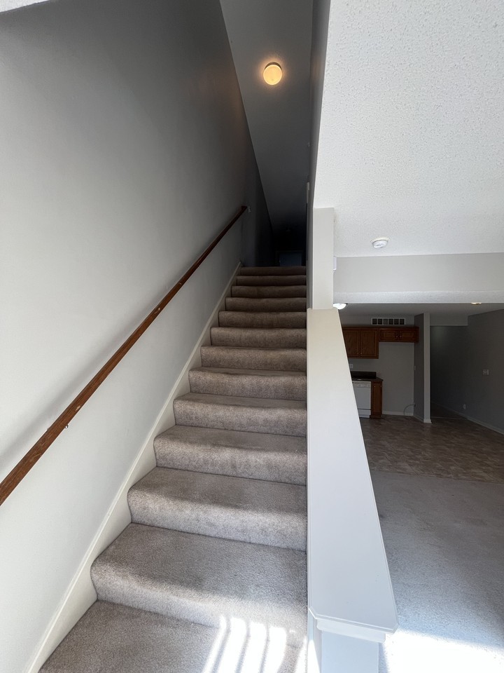425 Hawthorne Blvd #4 - Photo 7 of 18