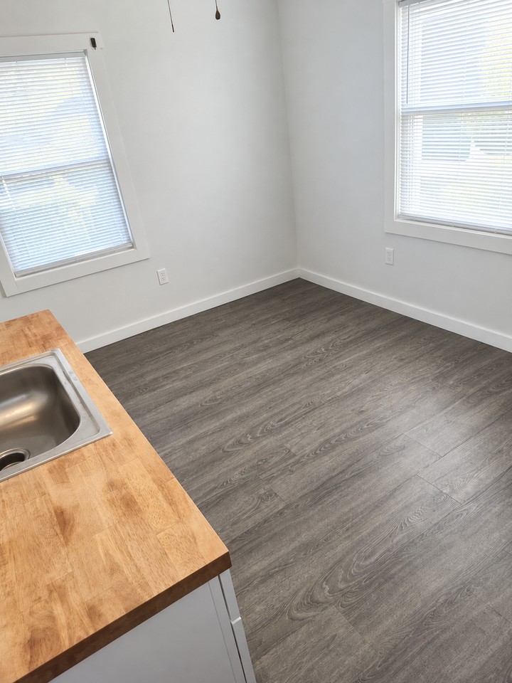 671 E Court St #14 - Photo 7 of 8