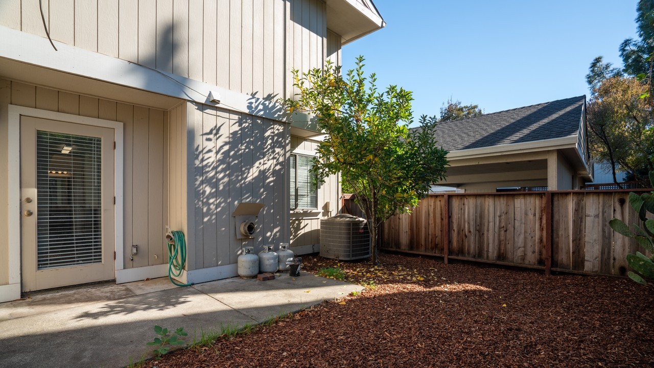 342 Piper St #1 - Photo 3 of 13
