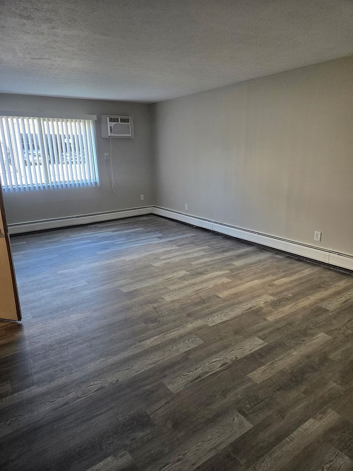 15219 Maple Park Dr #4 - Photo 3 of 7