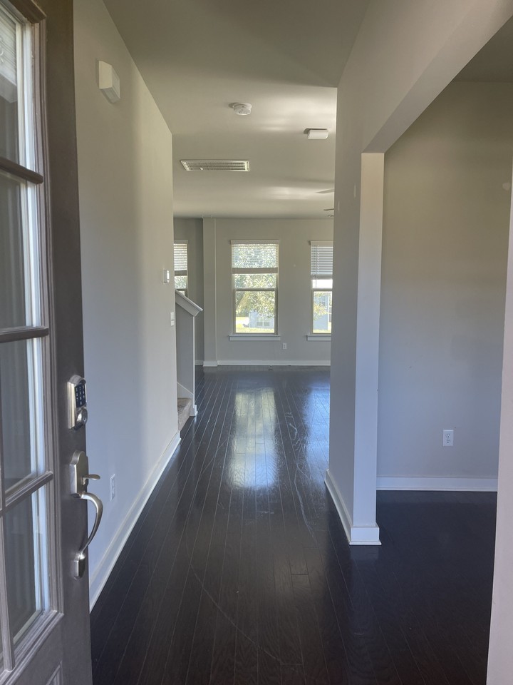 3037 Commonwealth Dr #1 - Photo 2 of 30
