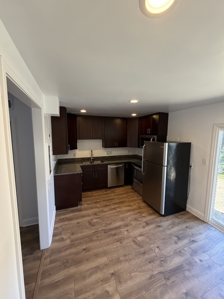 1800 Berryhill Rd #1 - Photo 3 of 20