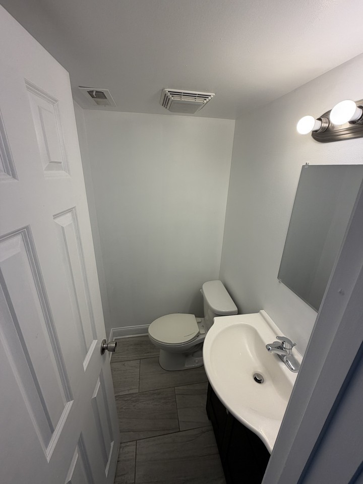 1800 Berryhill Rd #1 - Photo 5 of 20