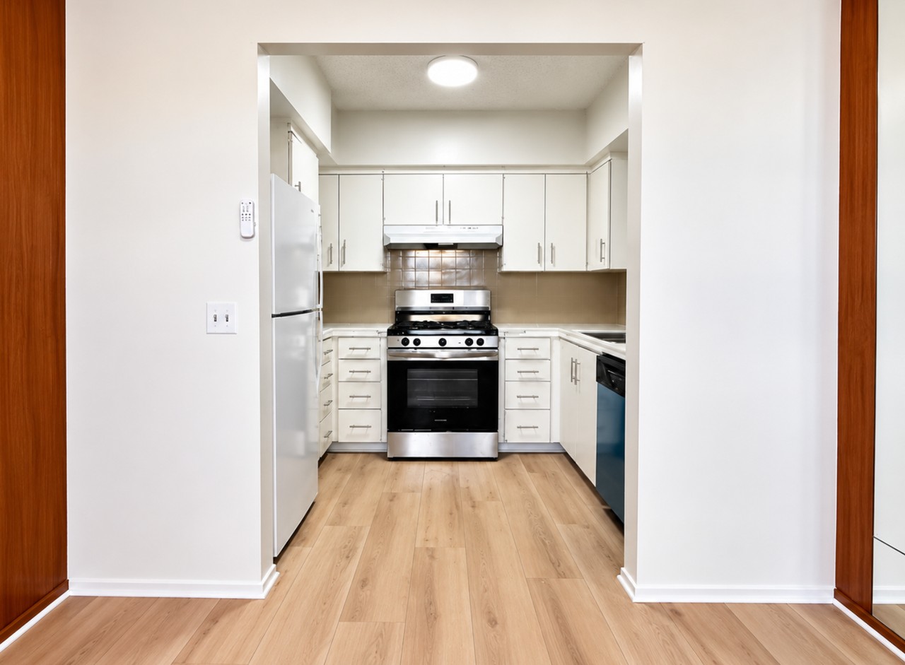 712 N Adams St - Photo 3 of 3