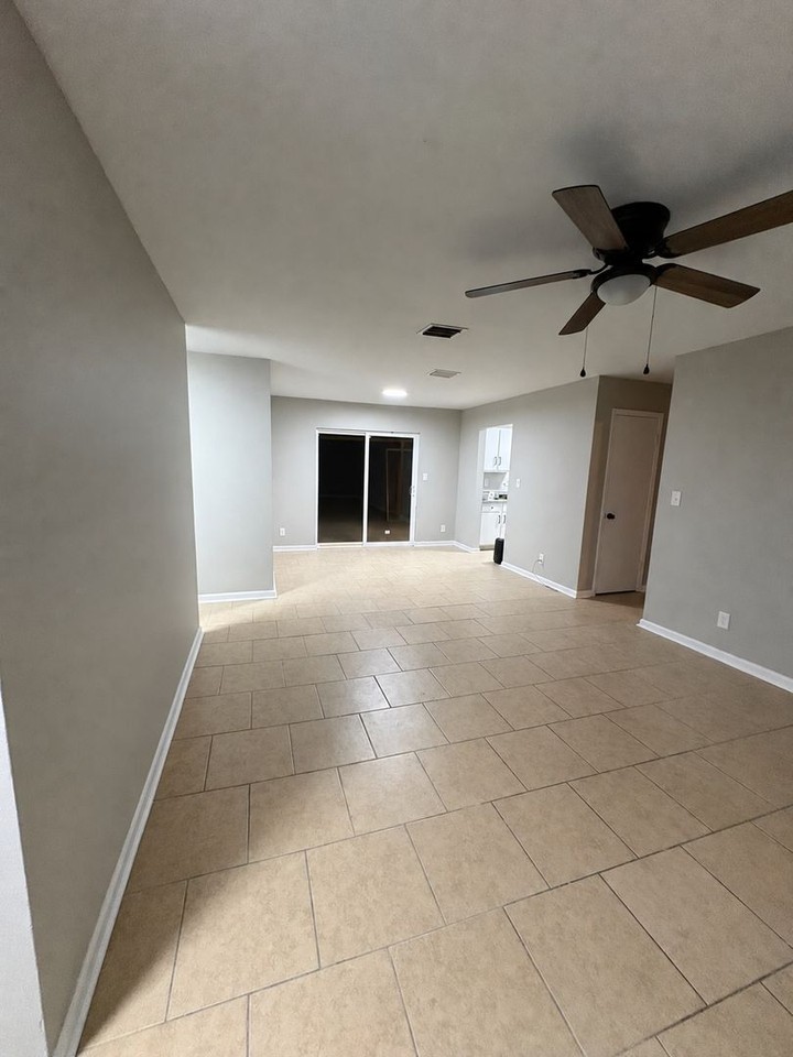1120 N Burbank Dr - Photo 3 of 17