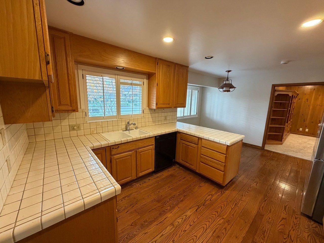 381 Hacienda Way - Photo 3 of 30