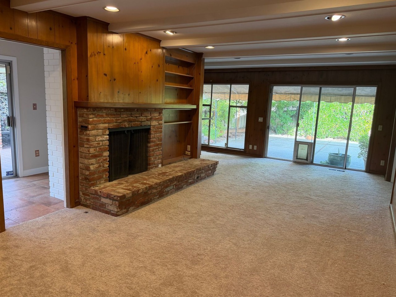 381 Hacienda Way - Photo 6 of 30