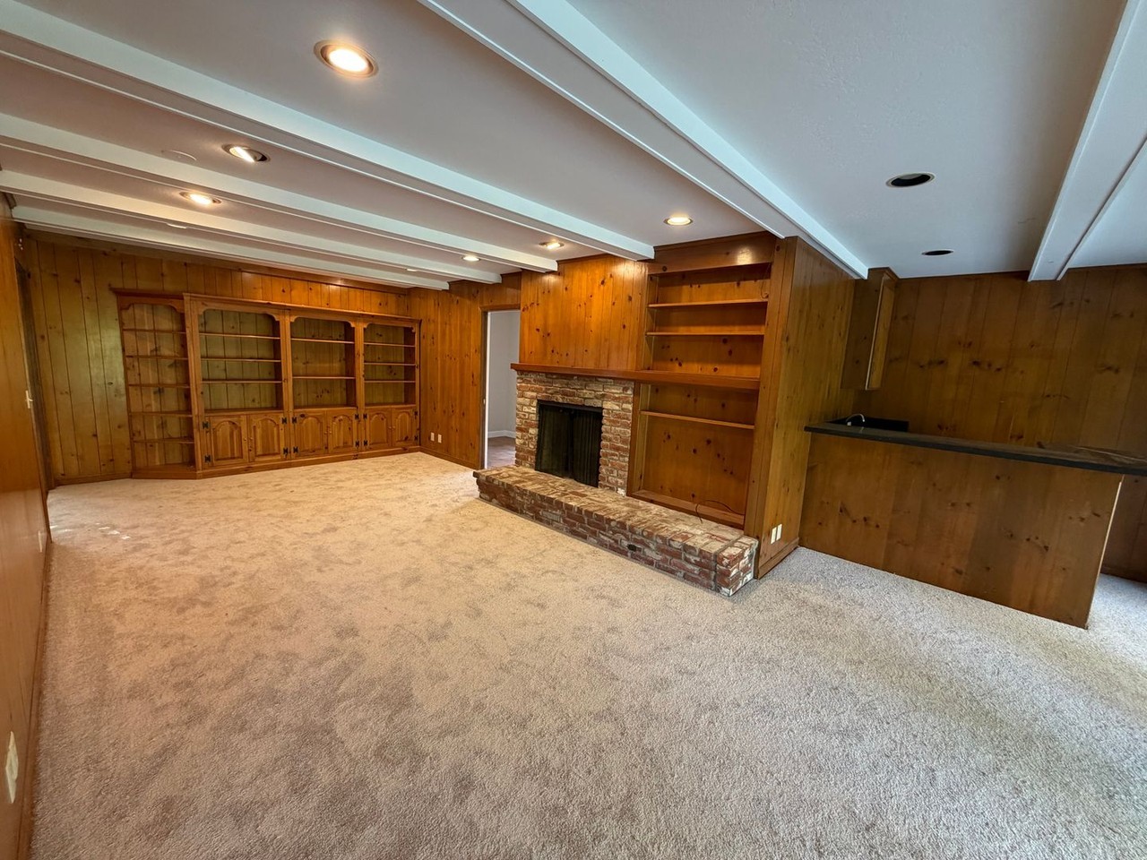 381 Hacienda Way - Photo 7 of 30