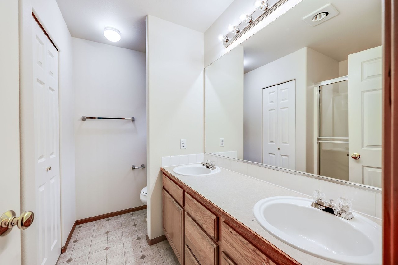 10693 Ne Kingston Meadows Cir - Photo 4 of 15