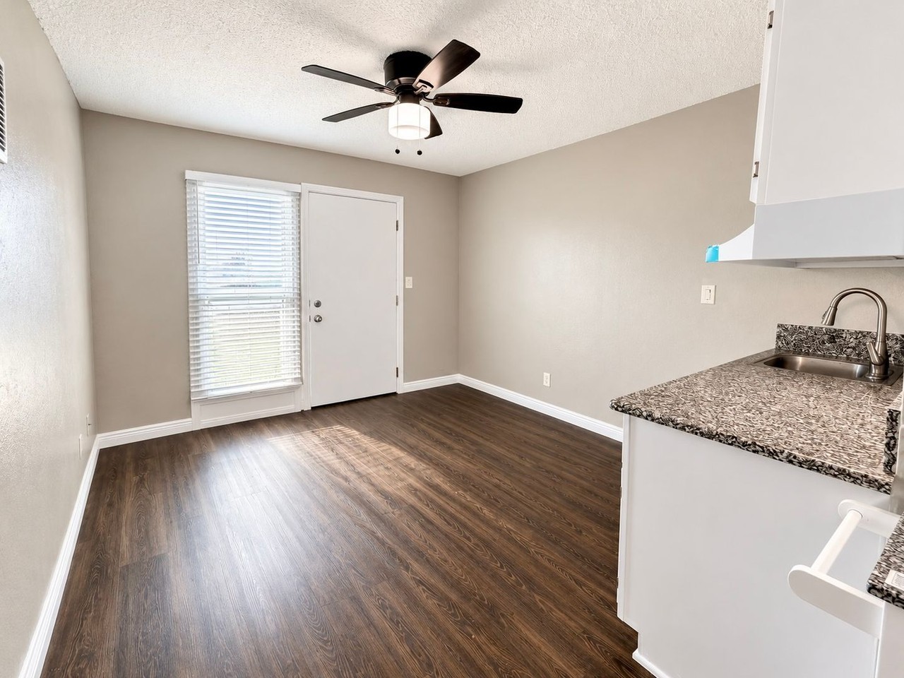 4251 Evart St #E5 - Photo 6 of 8