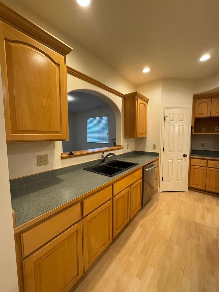 1746 Minda Dr - Photo 4 of 27