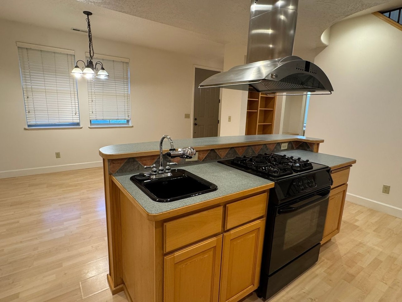 1746 Minda Dr - Photo 6 of 27