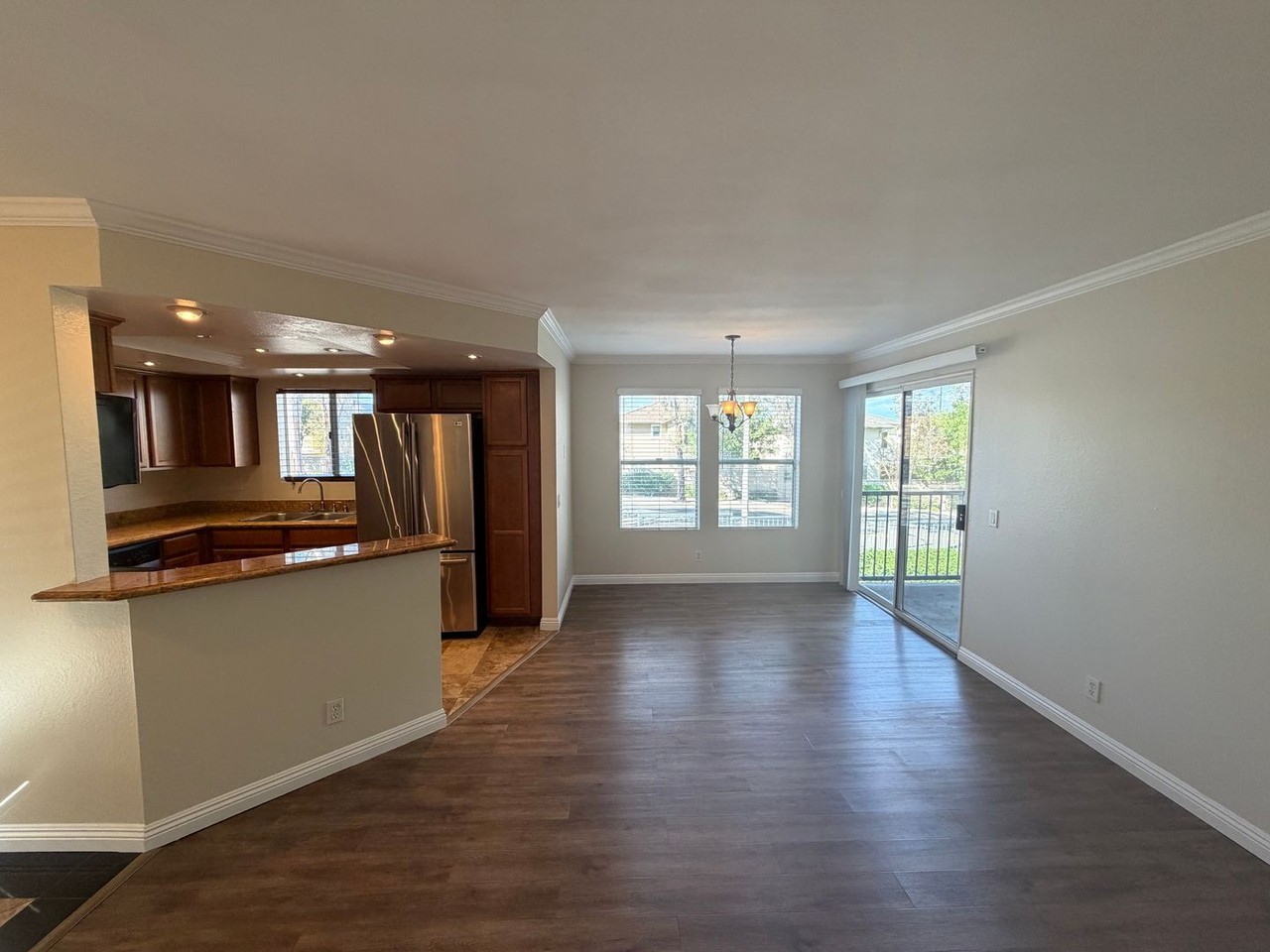 3408 Hathaway Ave - Photo 4 of 50