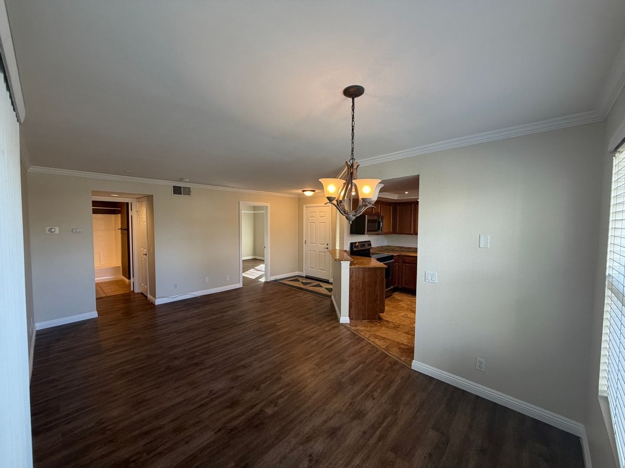 3408 Hathaway Ave - Photo 5 of 50