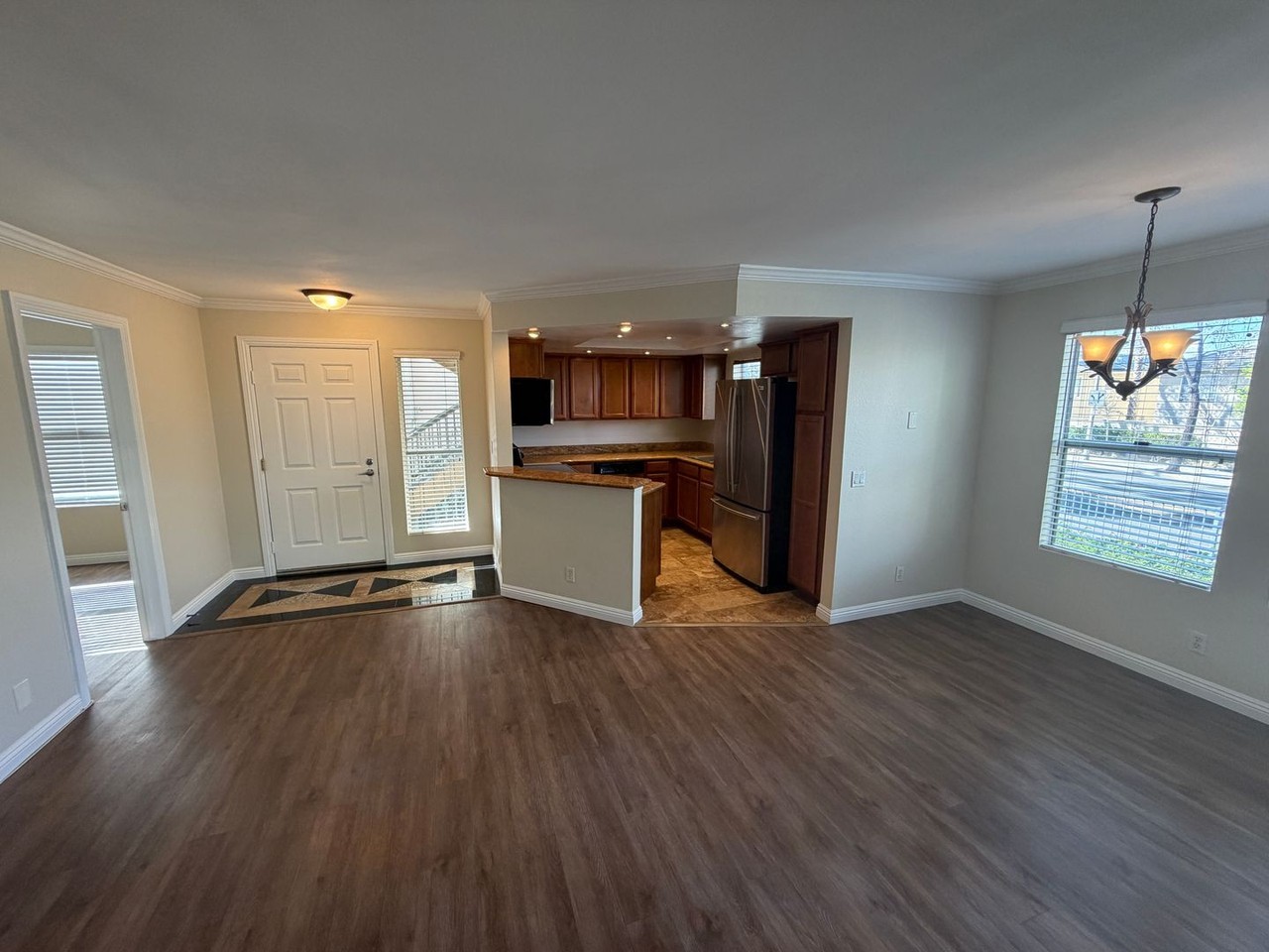 3408 Hathaway Ave - Photo 6 of 50
