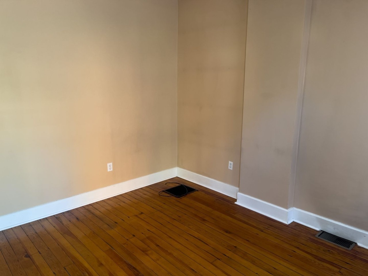 618 N Centre St - Photo 2 of 10