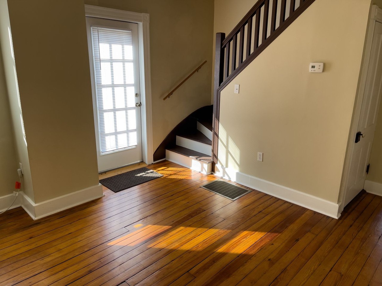 618 N Centre St - Photo 3 of 10