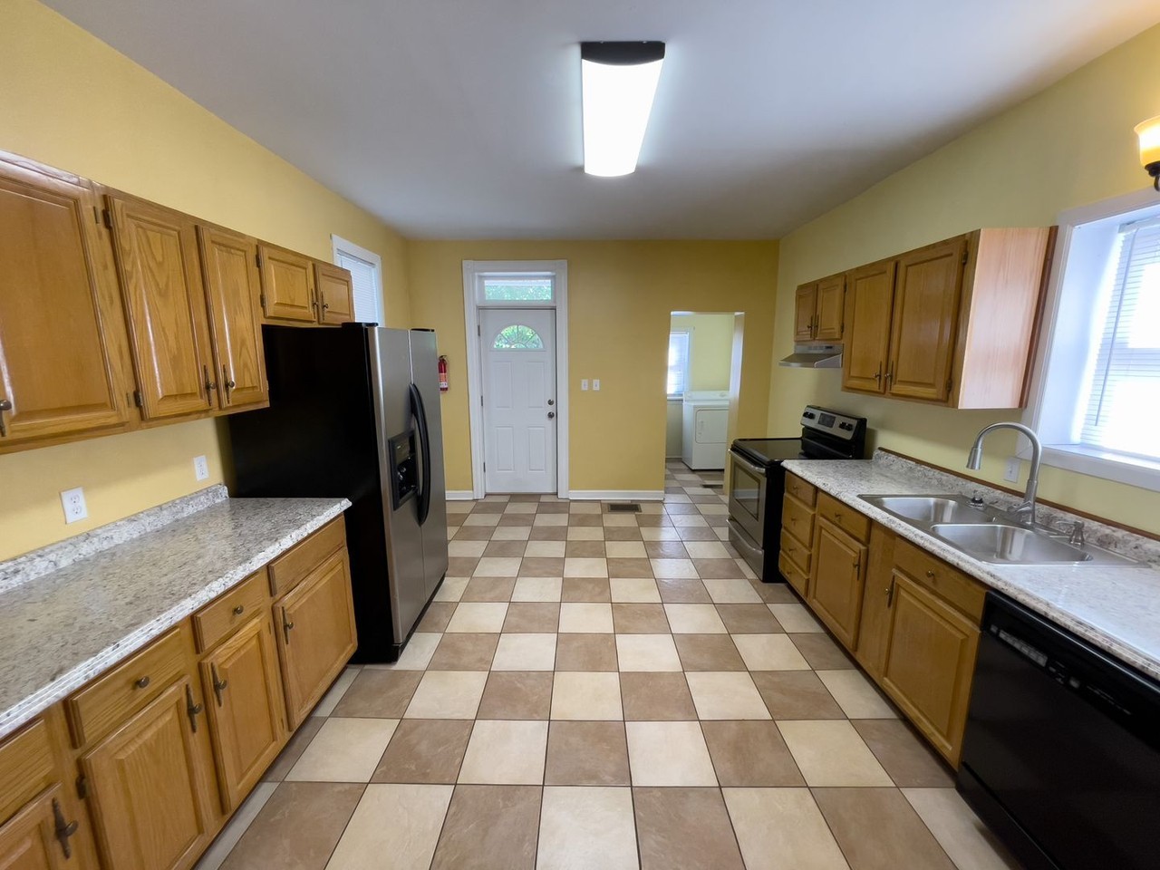 618 N Centre St - Photo 6 of 10