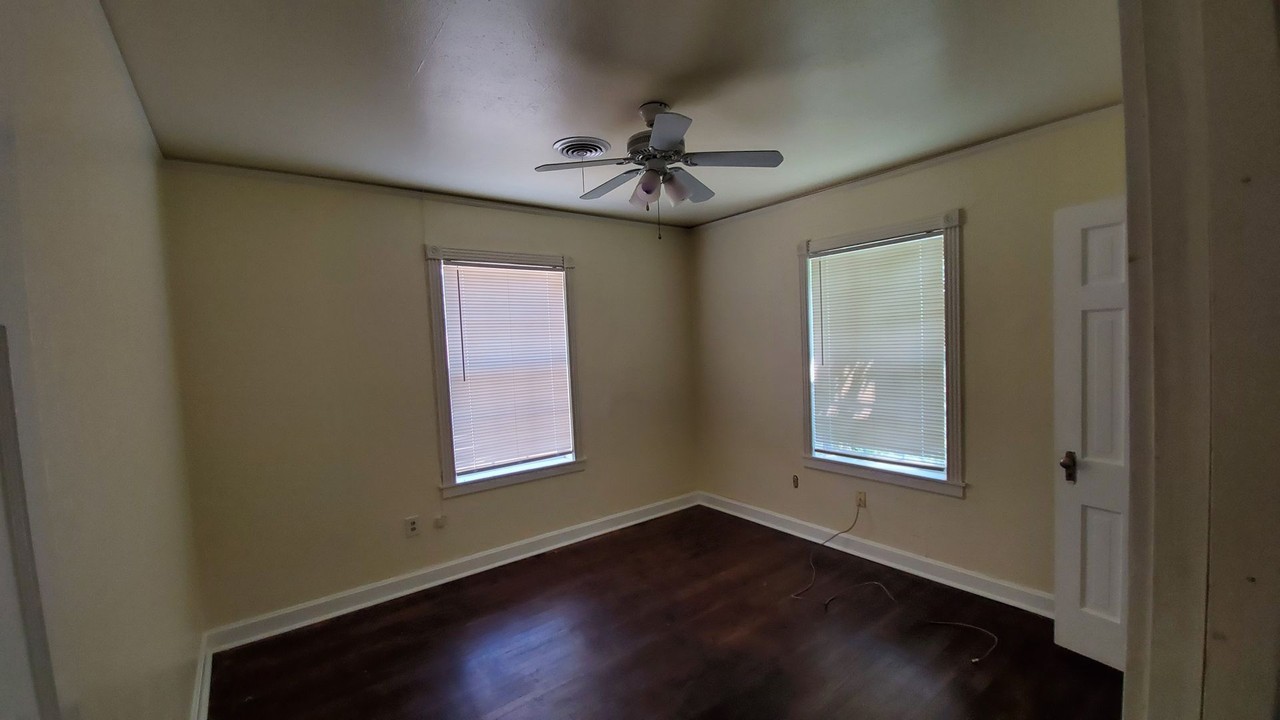 909 S Virginia St - Photo 3 of 13