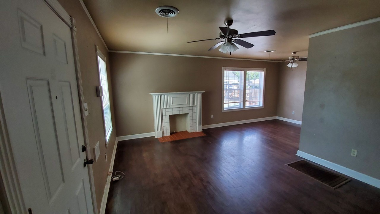 909 S Virginia St - Photo 5 of 13