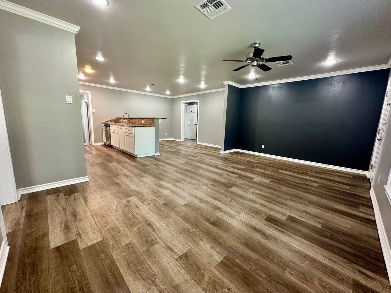 4024 Austin Ave - Photo 3 of 18