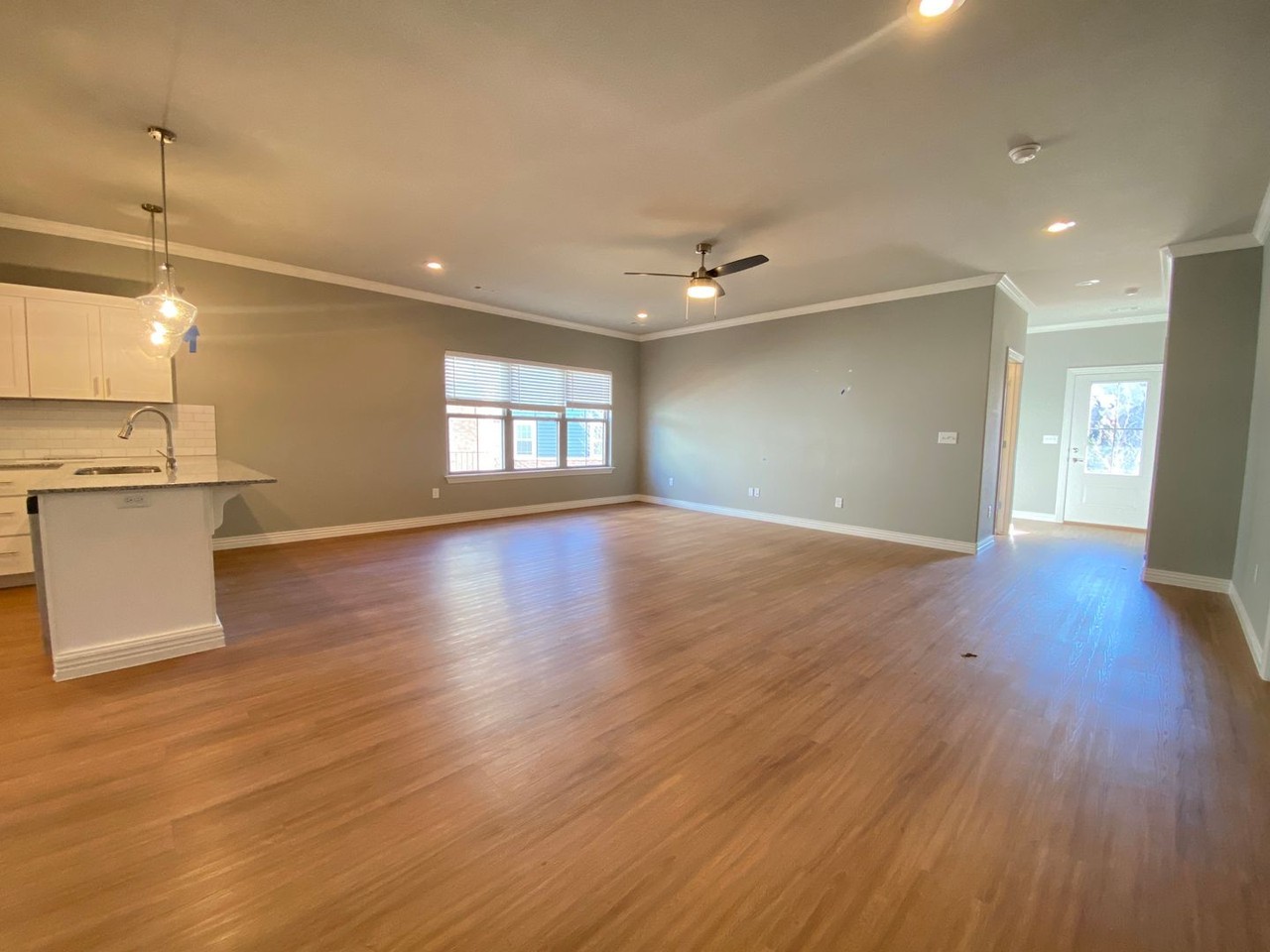 2055 N Penelope Ln - Photo 2 of 19