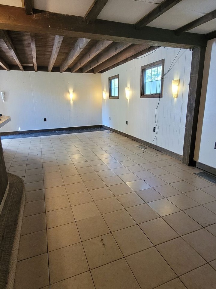 2626 Duke St - Photo 2 of 17