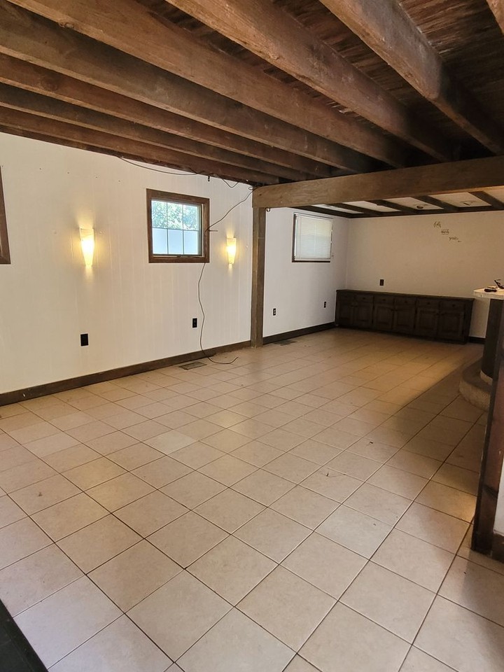 2626 Duke St - Photo 3 of 17