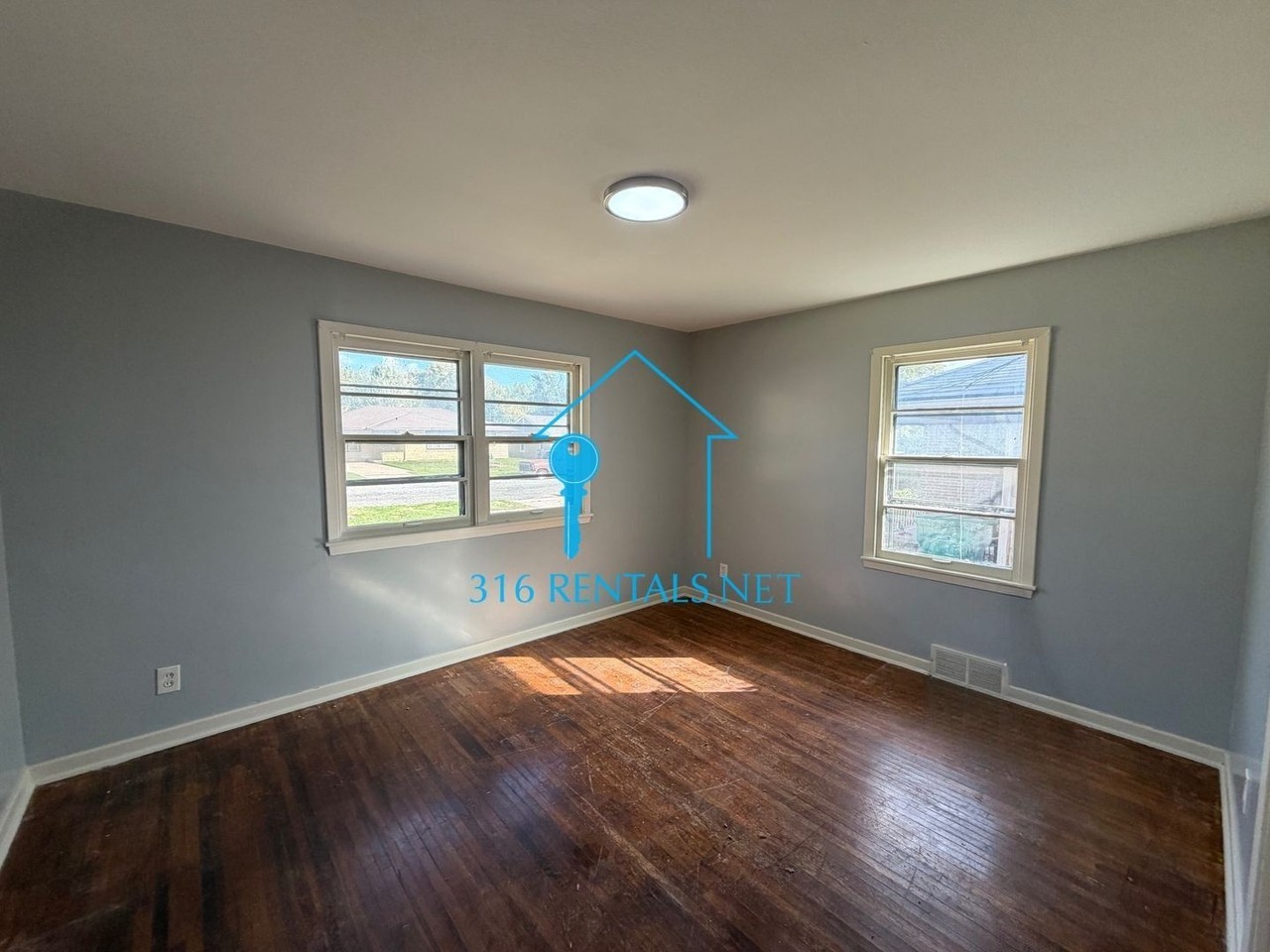 1533 Kenmar St - Photo 4 of 8