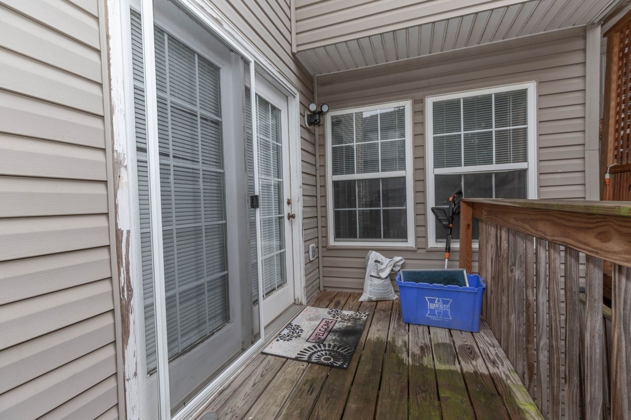 42 Holmes Dr - Photo 3 of 31