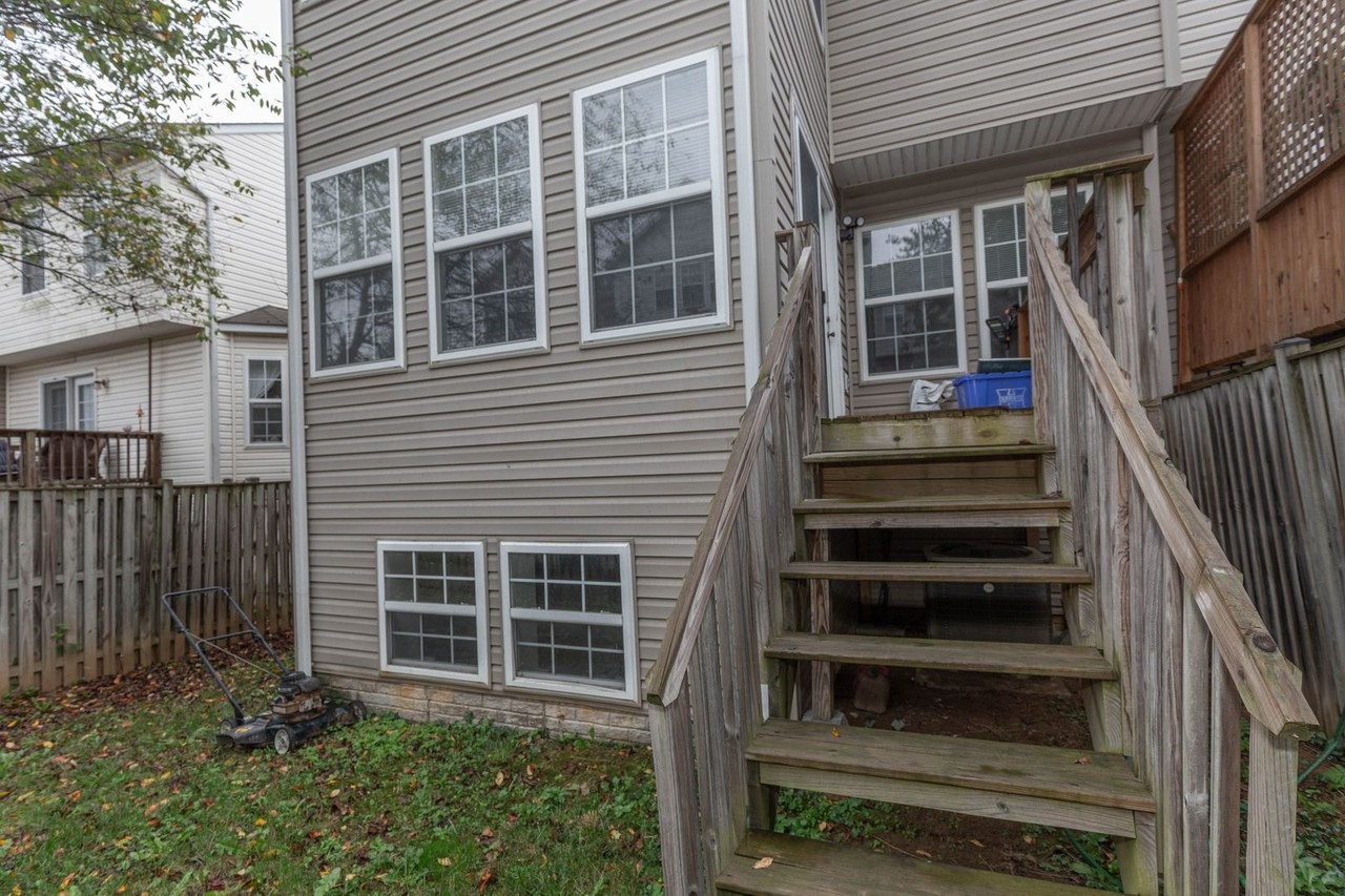 42 Holmes Dr - Photo 4 of 31