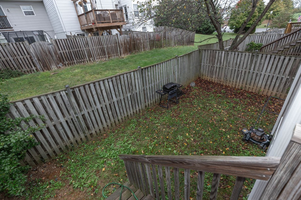 42 Holmes Dr - Photo 5 of 31