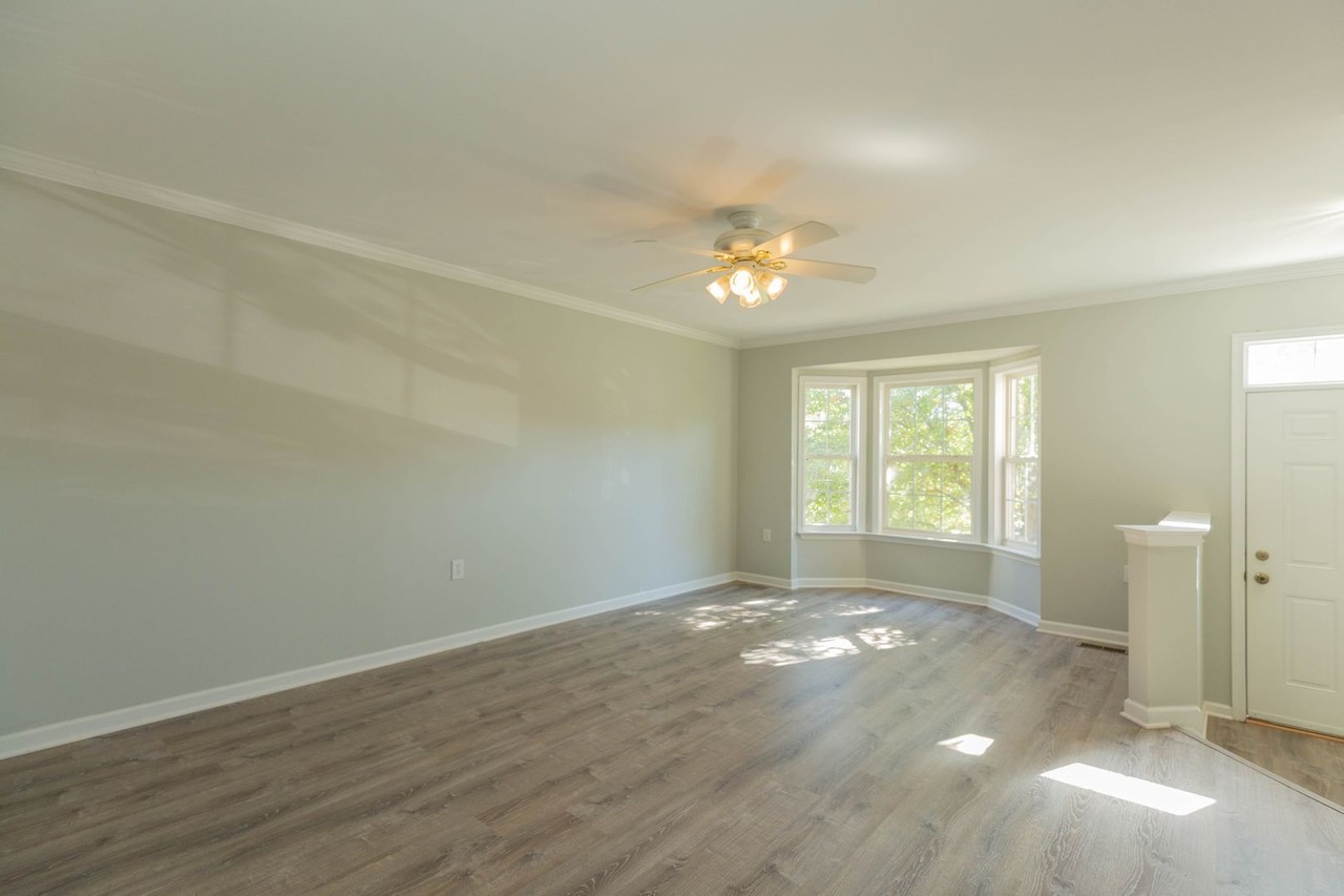 42 Holmes Dr - Photo 7 of 31