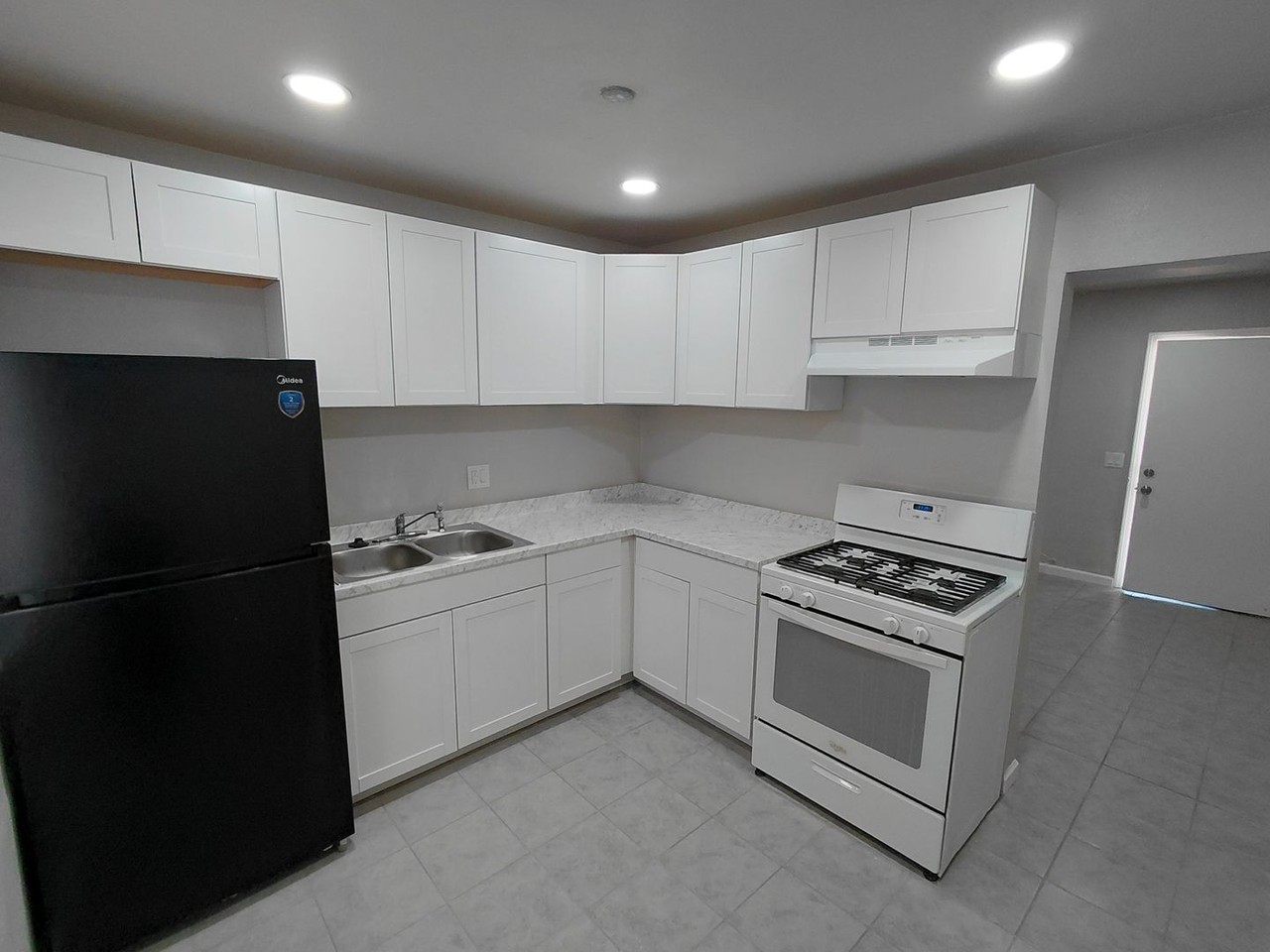 931 G St - Photo 2 of 4