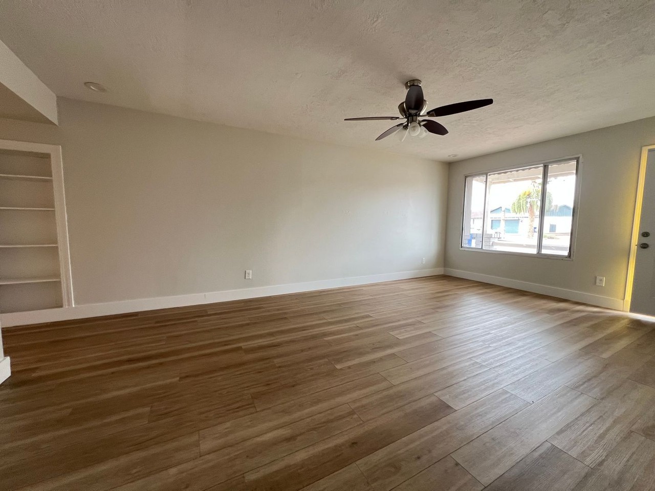 2057 E Oxford Dr - Photo 3 of 23