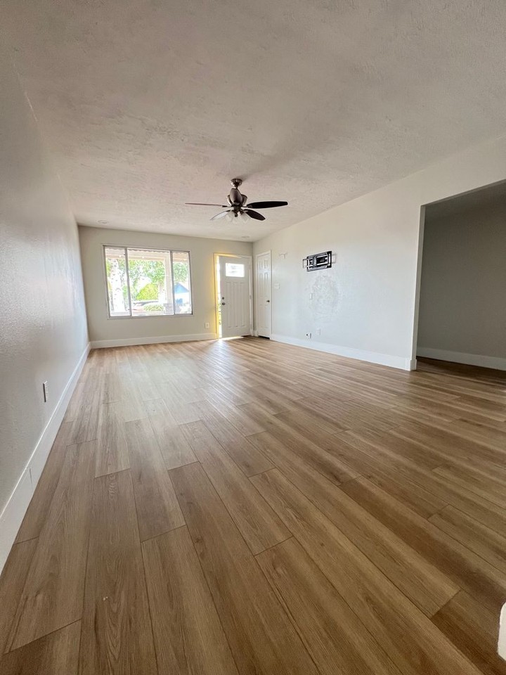 2057 E Oxford Dr - Photo 4 of 23