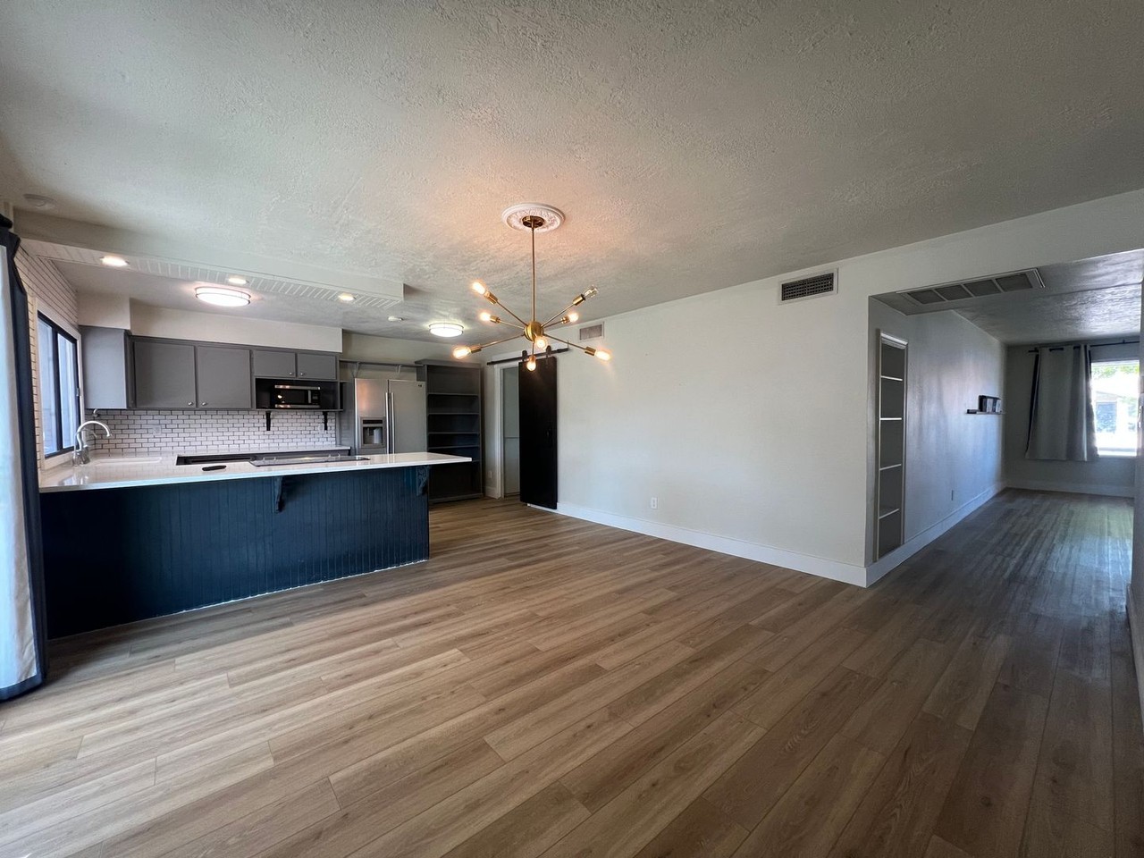 2057 E Oxford Dr - Photo 5 of 23