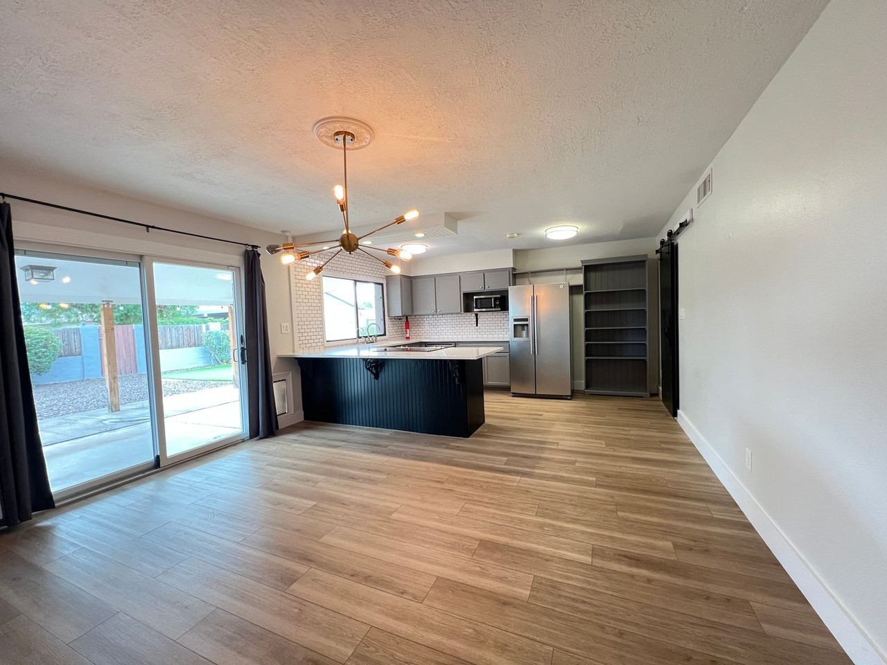 2057 E Oxford Dr - Photo 6 of 23