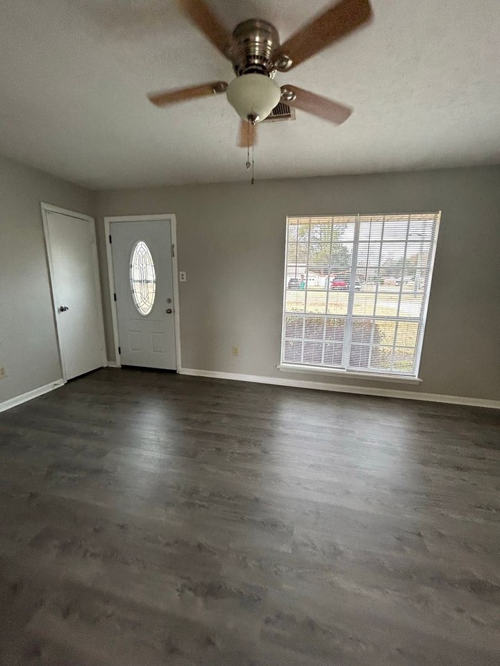 4210 Springdale Rd - Photo 2 of 12