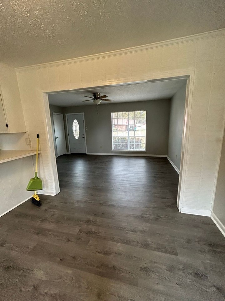 4210 Springdale Rd - Photo 3 of 12