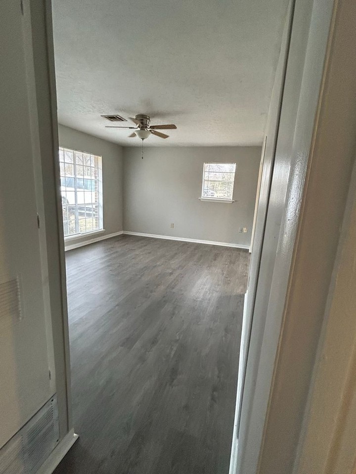 4210 Springdale Rd - Photo 6 of 12
