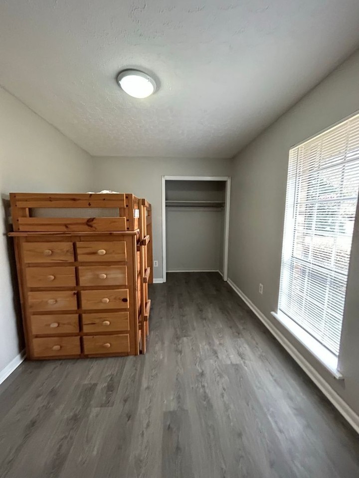 4210 Springdale Rd - Photo 7 of 12
