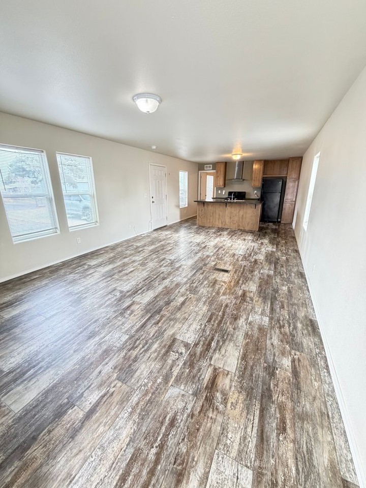 8711 Vince Rd Ne - Photo 3 of 16