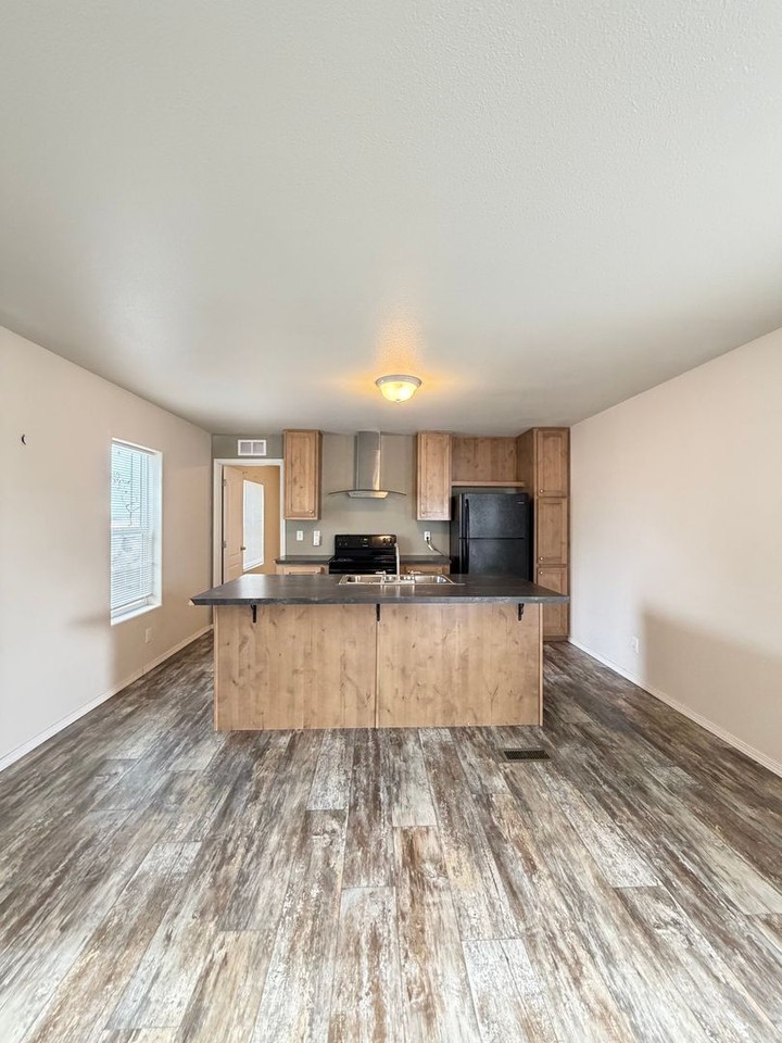 8711 Vince Rd Ne - Photo 4 of 16