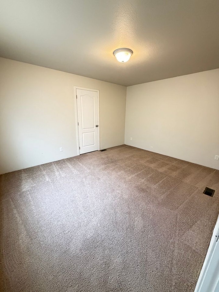 8711 Vince Rd Ne - Photo 6 of 16